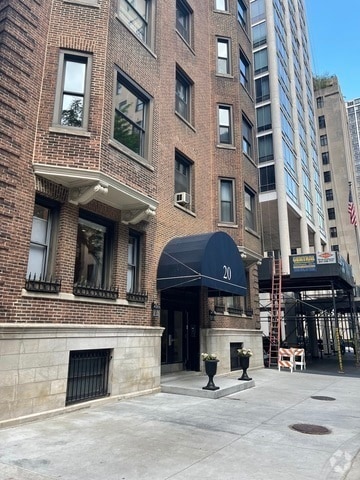 Building Photo - 20 E Goethe St Unit 504 Rental