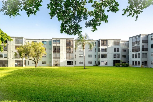 Photo - 9440 SW 8th St Unidad 401