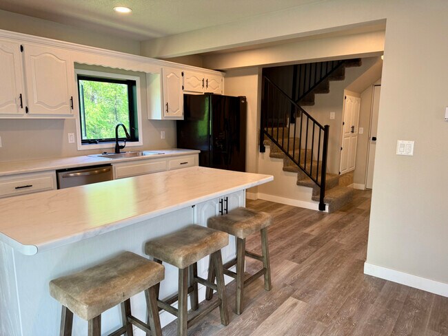 Photo - 460 NE 200th Rd