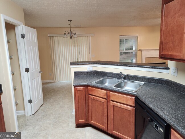 Photo - 2135 Pineview Trail