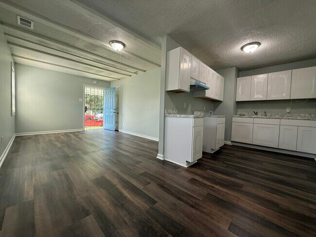 Photo - 332 Flynn Rd