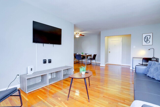 Photo - 1420 W Abingdon Dr Unit FL4-ID1035600P