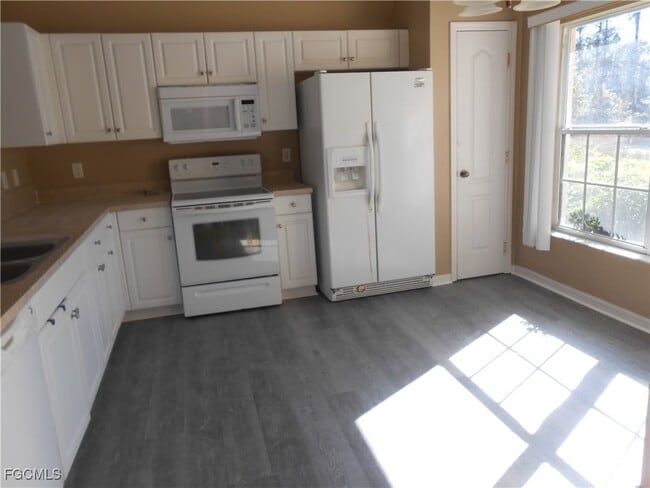 Photo - 3208 71st St W