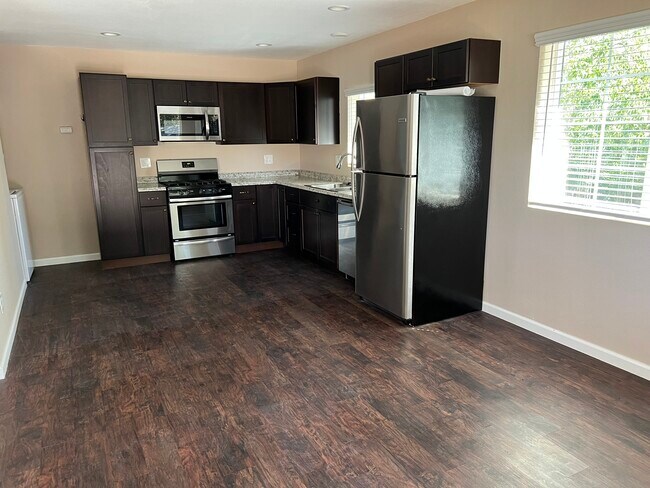 Photo - 1440 Bassett Dr