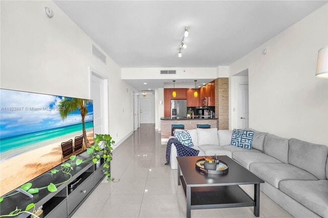 Photo - 315 NE 3rd Ave Unidad 1405