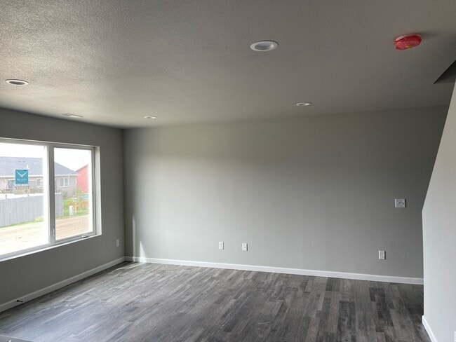 Photo - Spacious 3-bed 2.5 Bath - First Month Free!