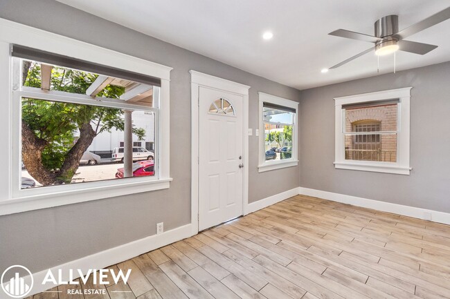 Photo - 307 W 7th St Unidad 309