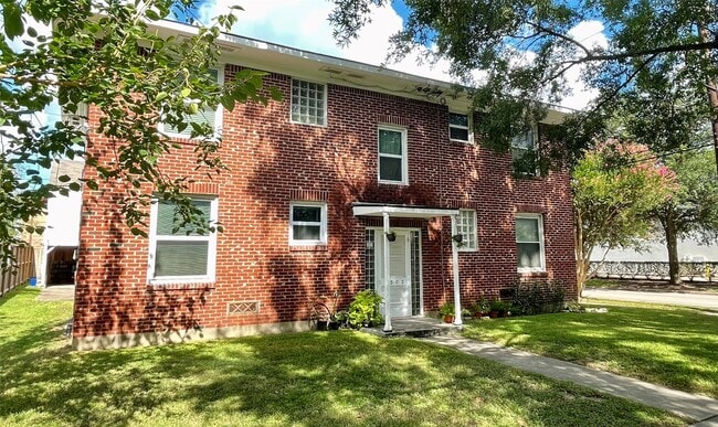 Building Photo - 1502 Elmen St Unit 4