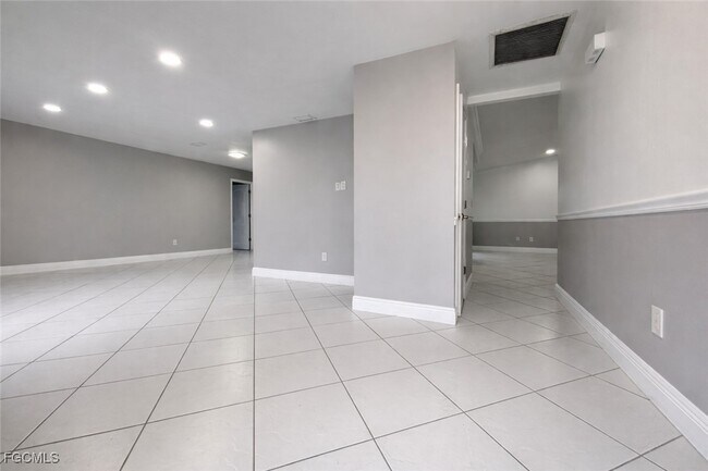 Photo - 245 SW 47th St