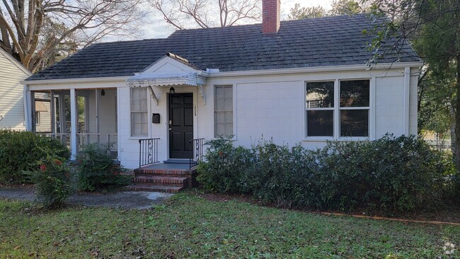 Building Photo - Welcome Home!  Single carport located in b...