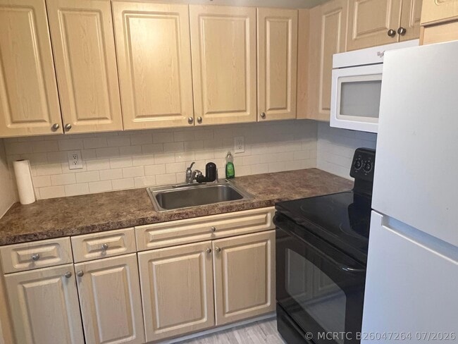Photo - 173 Waltham H Unit 173
