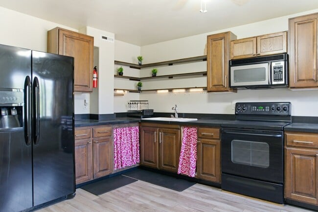 Photo - 114 W 975 N