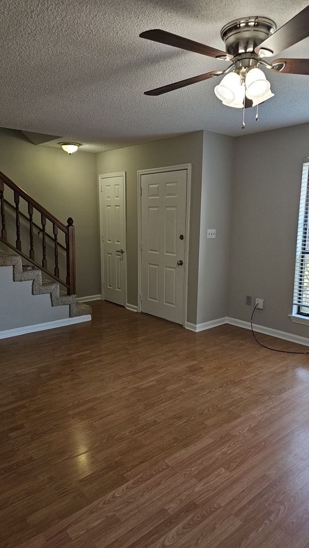 Photo - 2487 Hampstead Dr