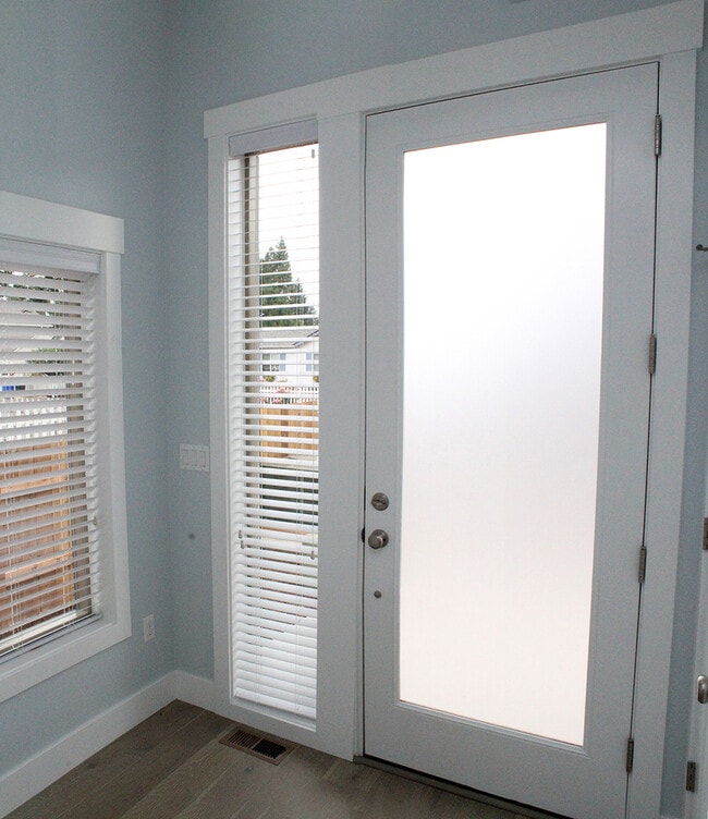 Photo - 827 NW Victoria Ave