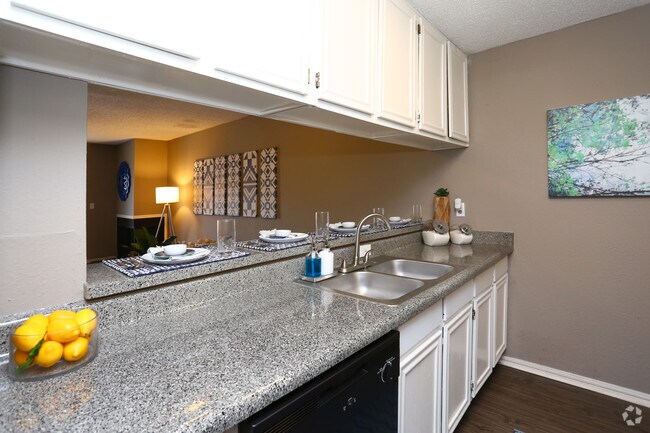 2BR, 2BA - 1060SF - Kitchen