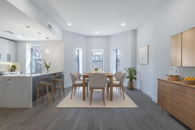 Photo - 169 Newbury St