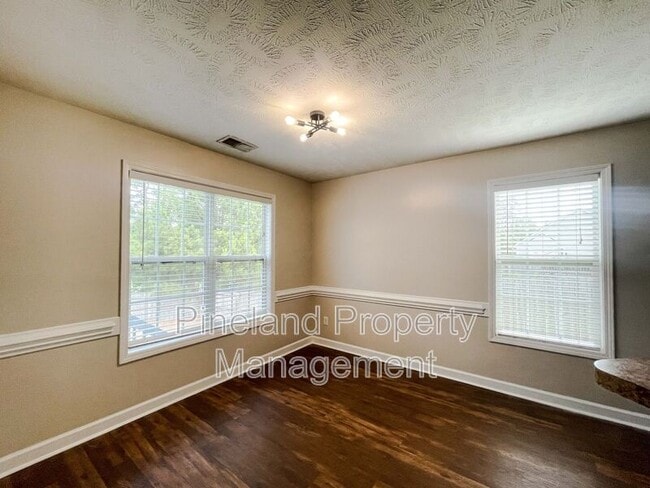 Photo - 1621 Kershaw Loop