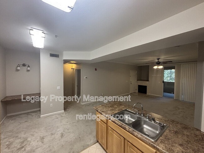 Photo - 501 Gibson Dr Unidad Apt 424