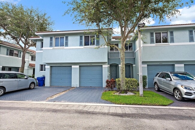 Photo - 1925 Alamanda Way