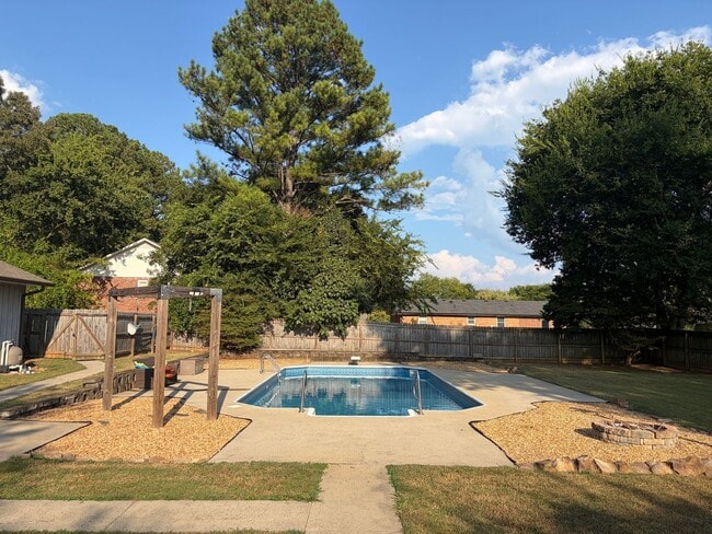 Photo - 91 Bishop Dr NW