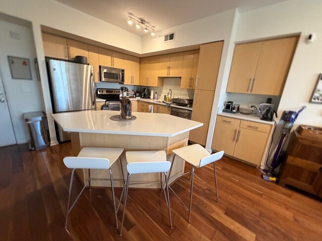 Kitchen - 54 Rainey St Unit 312