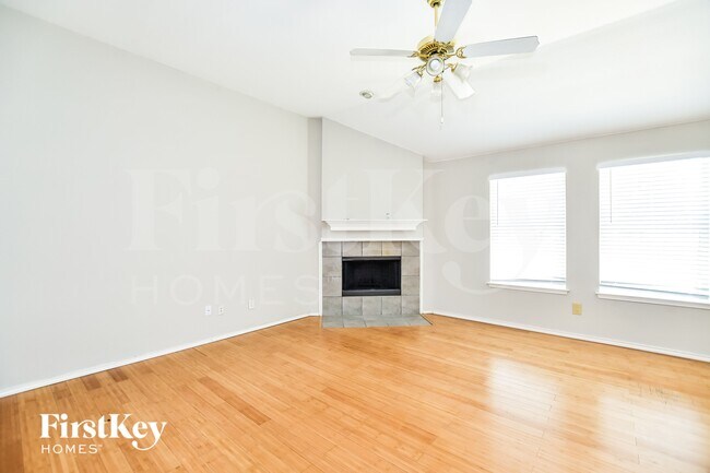 Photo - 106 Drake Ln