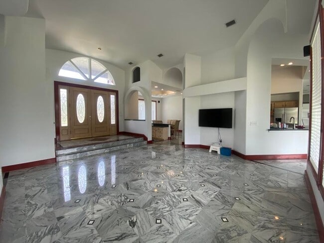 Photo - Spacious 3/2 with In-Law Suite
