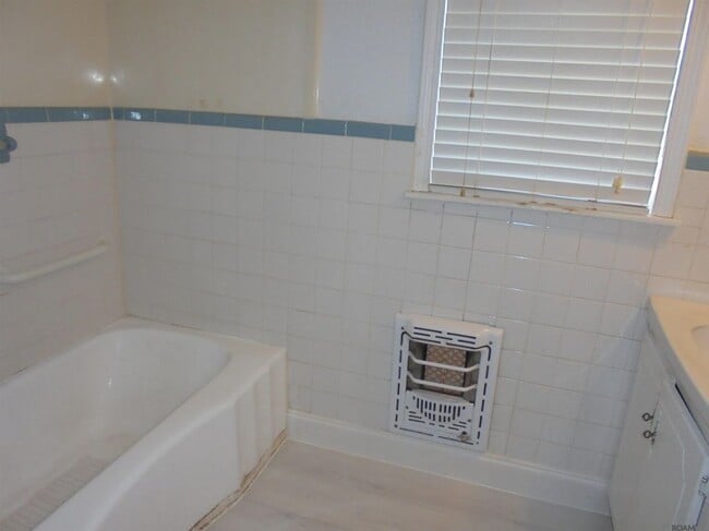 Photo - 2411 Valley St