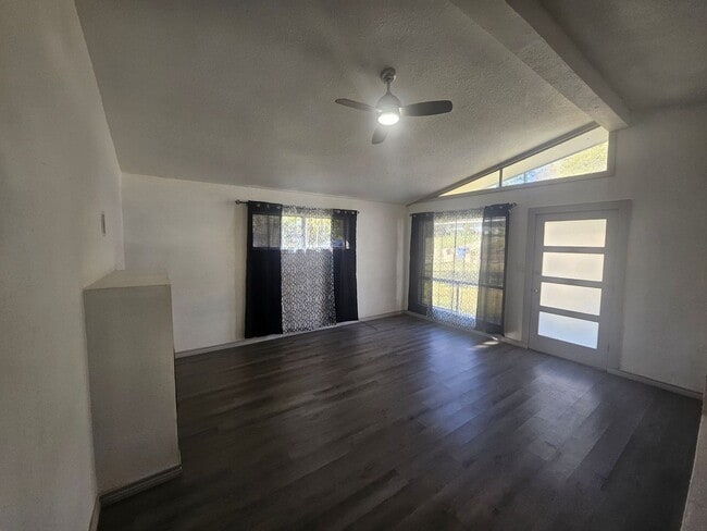 Photo - 809 Kings Rd