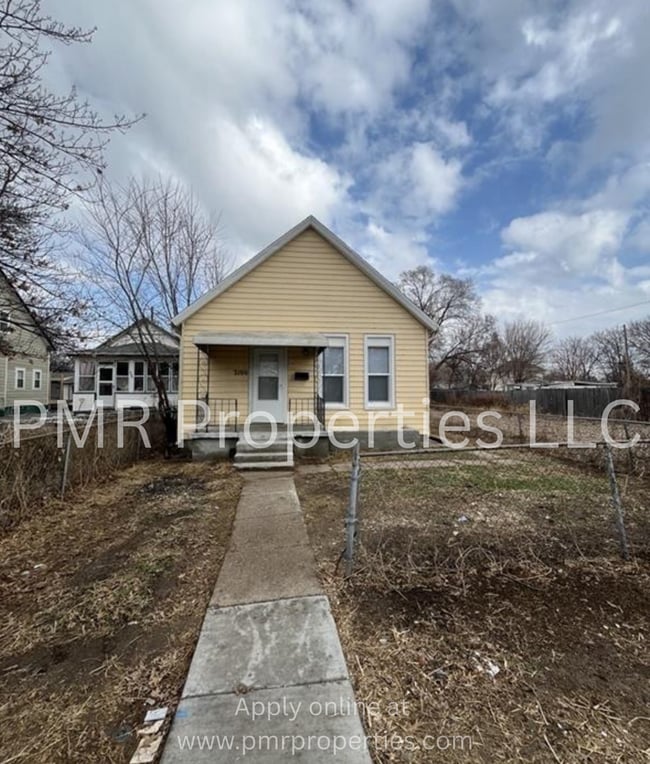 Building Photo - 2 Bedrooms / 1 Bathroom House