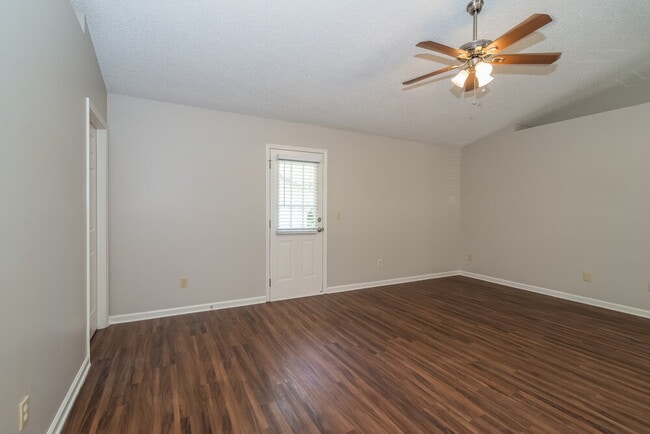 Photo - 3032 Twin Oak Dr S House