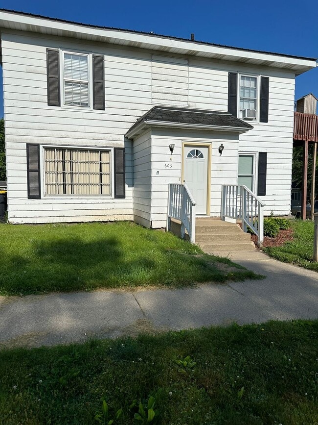 Building Photo - PP - 12 - Glendale Unit Lower