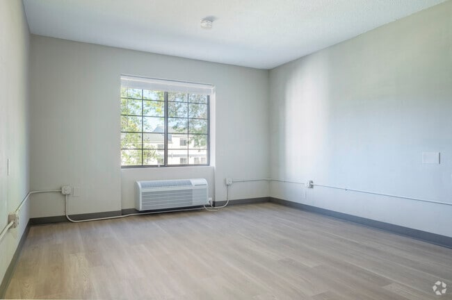 1BR, 1BA - 654SF - Bedroom
