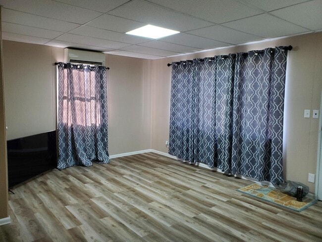 Photo - 1331 W 22nd St