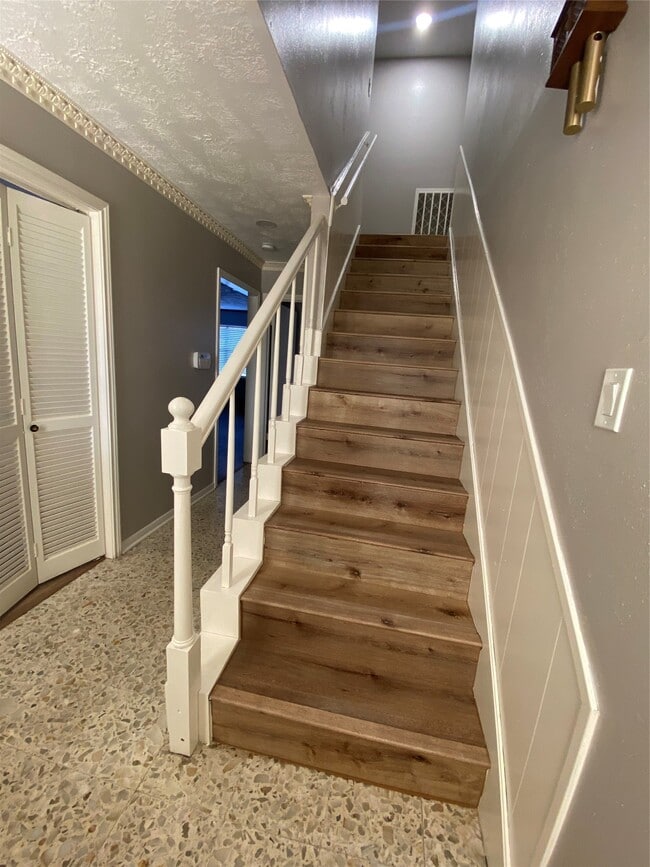 Building Photo - 11702 N Petersham Dr