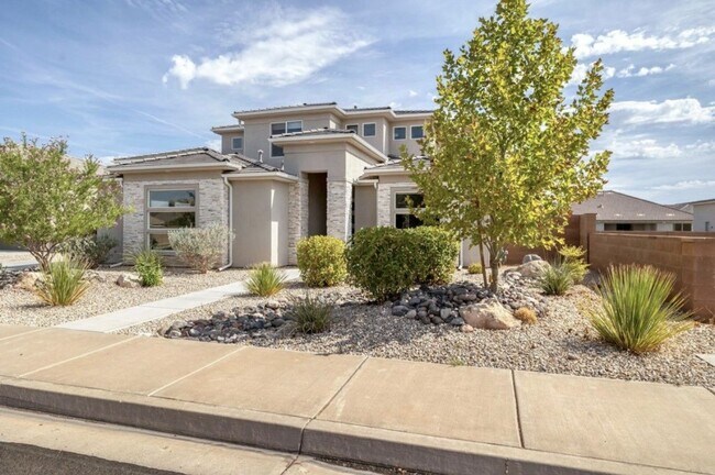 2579 S Wilson Dr