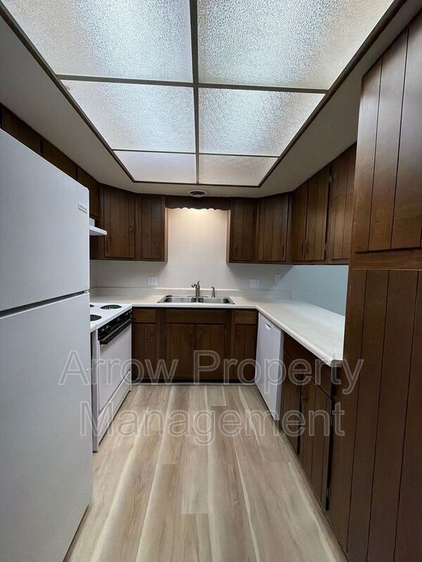 Building Photo - 515 N 13th St