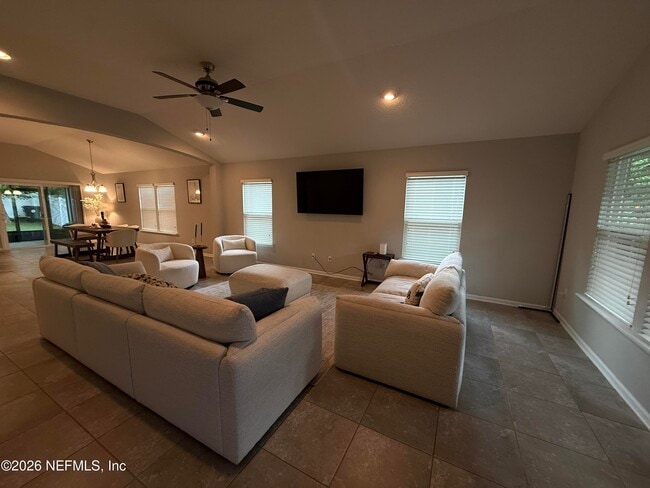 Photo - 686 Glendale Ln