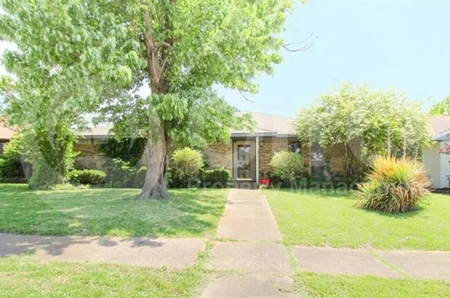Building Photo - 409 Stoneybrook Dr Rental