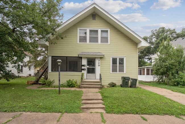 Photo - 709 1/2 Walnut St - Cedar Falls Unit 709 1/2
