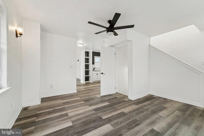 Photo - 800 Stoll St