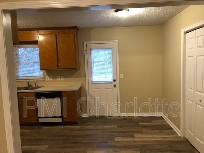 Photo - 2519 Hickory Ave