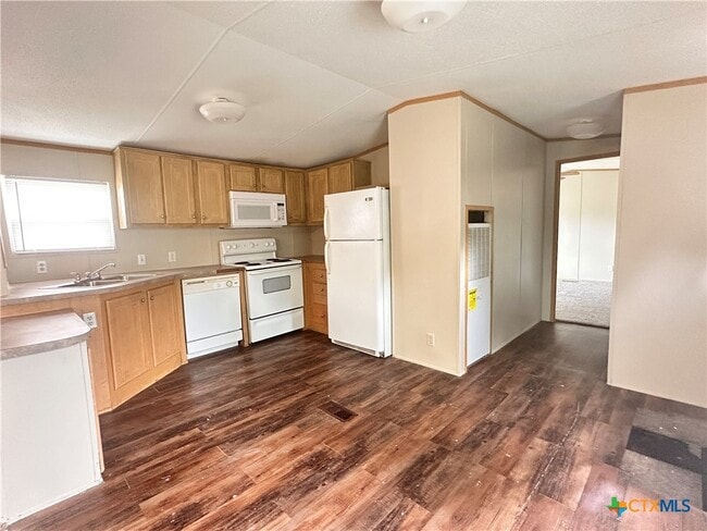 Building Photo - 208 Picasso Dr