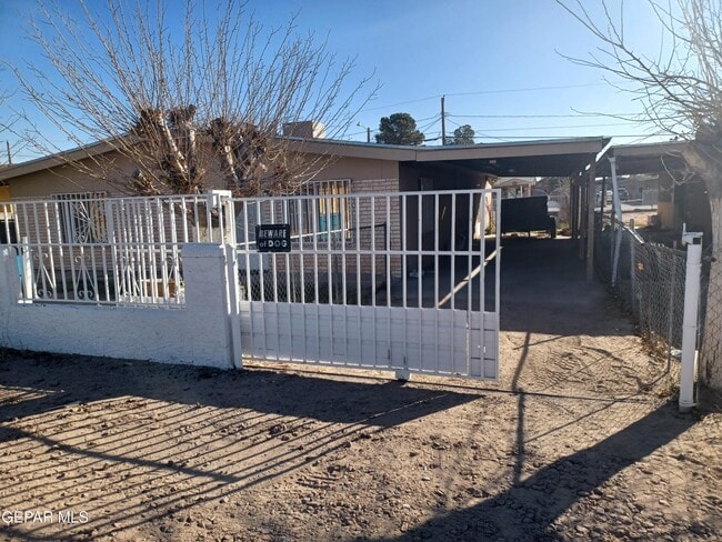 Photo - 809 Delhi Dr