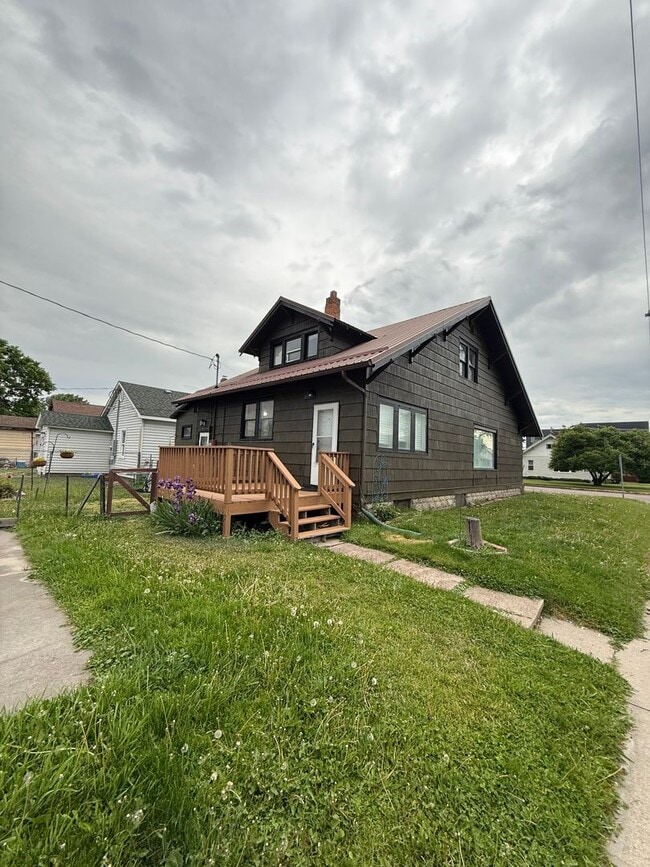 Building Photo - 12 6th Ave E Unit 12 B