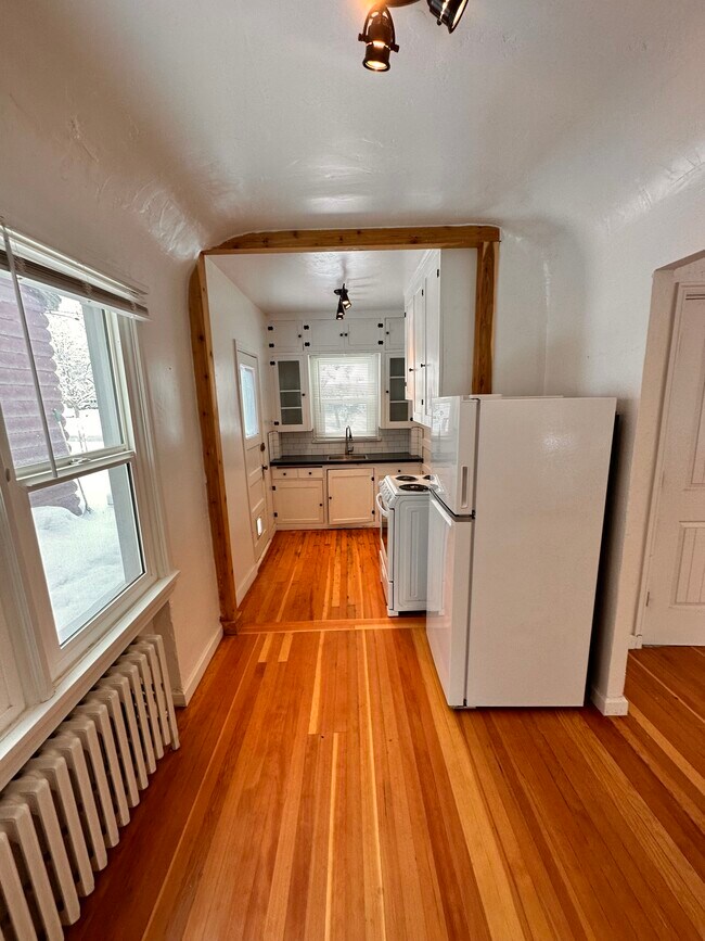 Photo - 2445 Custer Ave