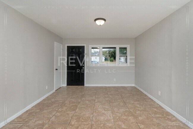 Photo - 3 Bed/1 Bath Home with Large Yard and Fence!