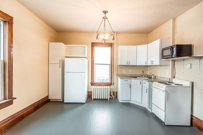 Photo - 1420 W 10th St