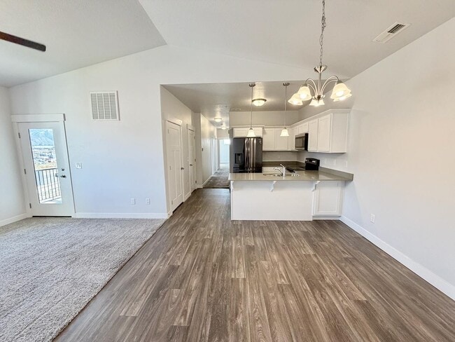 Photo - 738 N 260 W