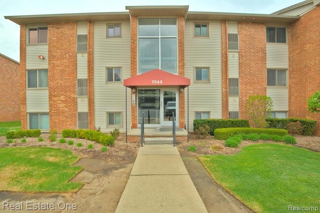 Building Photo - 1944 Klingensmith Rd Unit 41